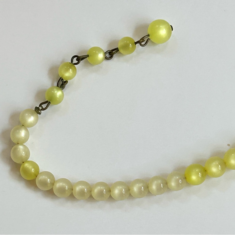Vintage Yellow Moonglow Lucite Graduated Choker 13” w/ 2 1/2” Extender 40’s-50’s - Picture 13 of 16